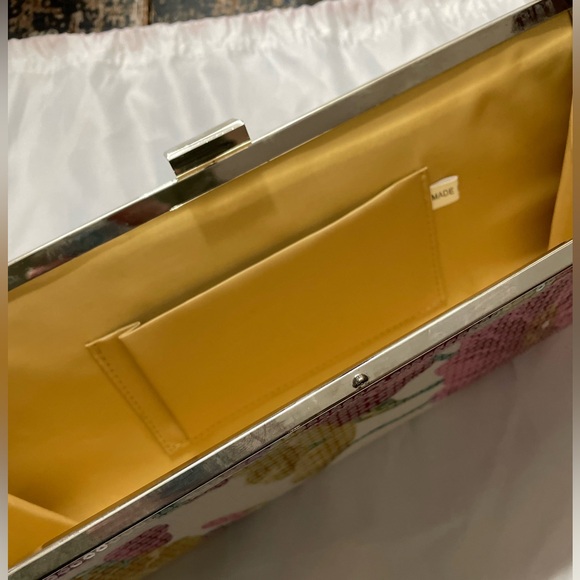 Clutch with sequined floral design - Picture 4 of 4